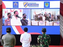 Jokowi Tinjau Langsung Vaksinasi Covid-19 Massal di Kebun Raya Bogor