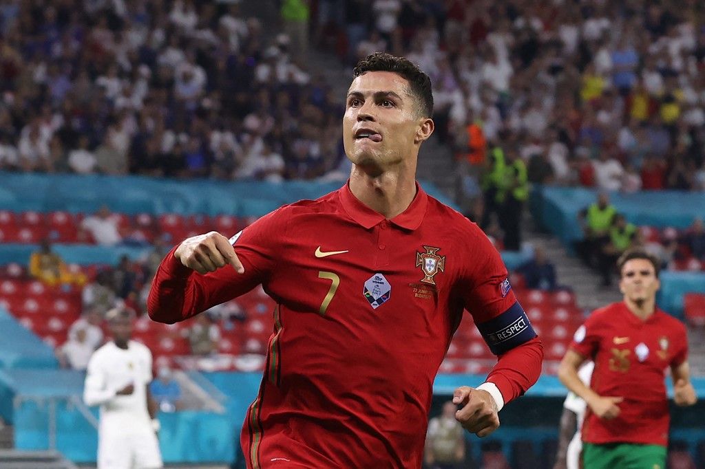 (FILES) In this file photo taken on June 23, 2021 Portugal's forward Cristiano Ronaldo celebrates after scoring a second penalty kick during the UEFA EURO 2020 Group F football match between Portugal and France at Puskas Arena in Budapest on June 23, 2021. - Manchester United announced on Friday they have reached a deal to re-sign Cristiano Ronaldo from Juventus, 12 years after he left Old Trafford for Real Madrid. (Photo by BERNADETT SZABO / POOL / AFP)