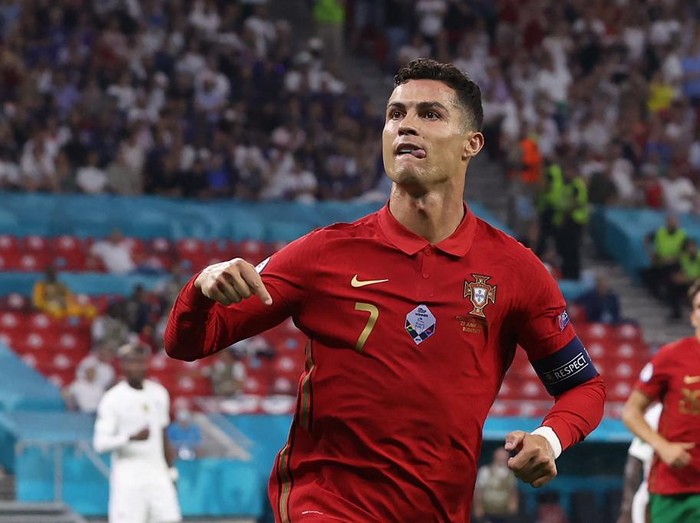(FILES) In this file photo taken on June 23, 2021 Portugal's forward Cristiano Ronaldo celebrates after scoring a second penalty kick during the UEFA EURO 2020 Group F football match between Portugal and France at Puskas Arena in Budapest on June 23, 2021. - Manchester United announced on Friday they have reached a deal to re-sign Cristiano Ronaldo from Juventus, 12 years after he left Old Trafford for Real Madrid. (Photo by BERNADETT SZABO / POOL / AFP)
