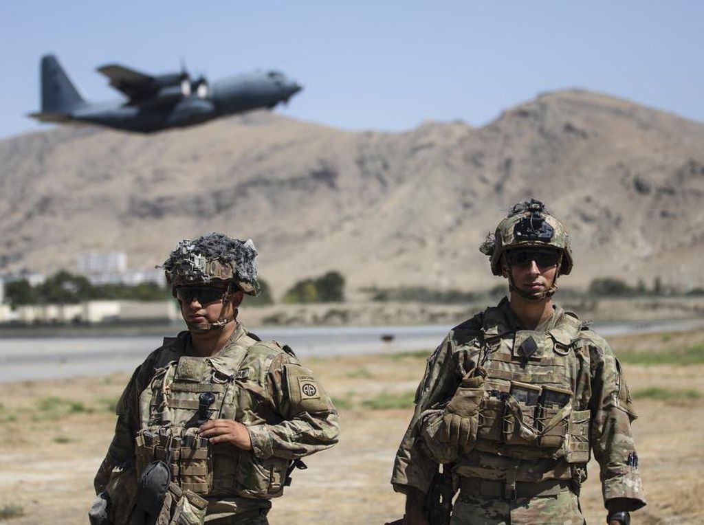 Roket Ditembakkan ke Bandara Kabul, Drone AS Tewaskan 9 Orang Sekeluarga