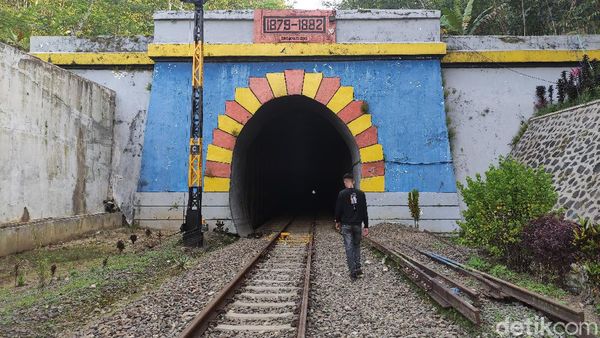 Foto: Terowongan Kereta Mistis di Cianjur dan Mitos Penghuninya
