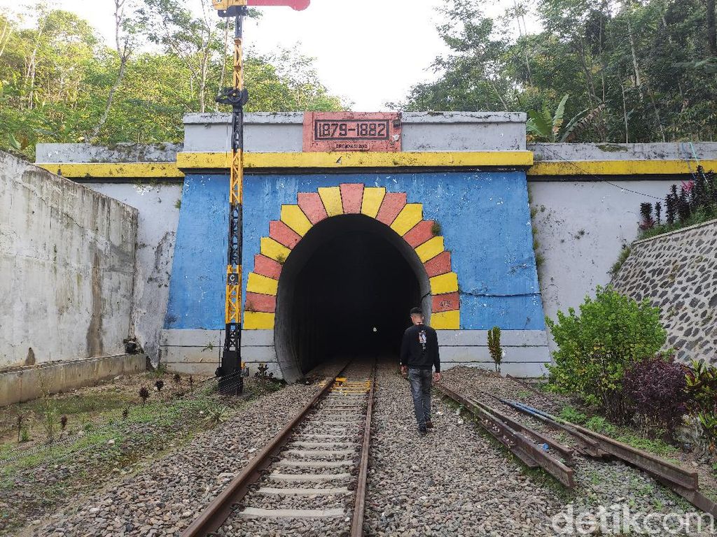 Foto: Terowongan Kereta Mistis di Cianjur dan Mitos Penghuninya