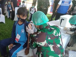 Siswa Jabar-Banten Divaksinasi, Pangdam Siliwangi: Percepat Sekolah Tatap Muka