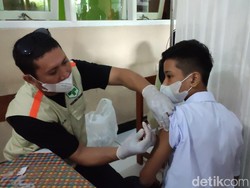 Siswa SMP di Ciamis Divaksinasi Jelang Belajar Tatap Muka