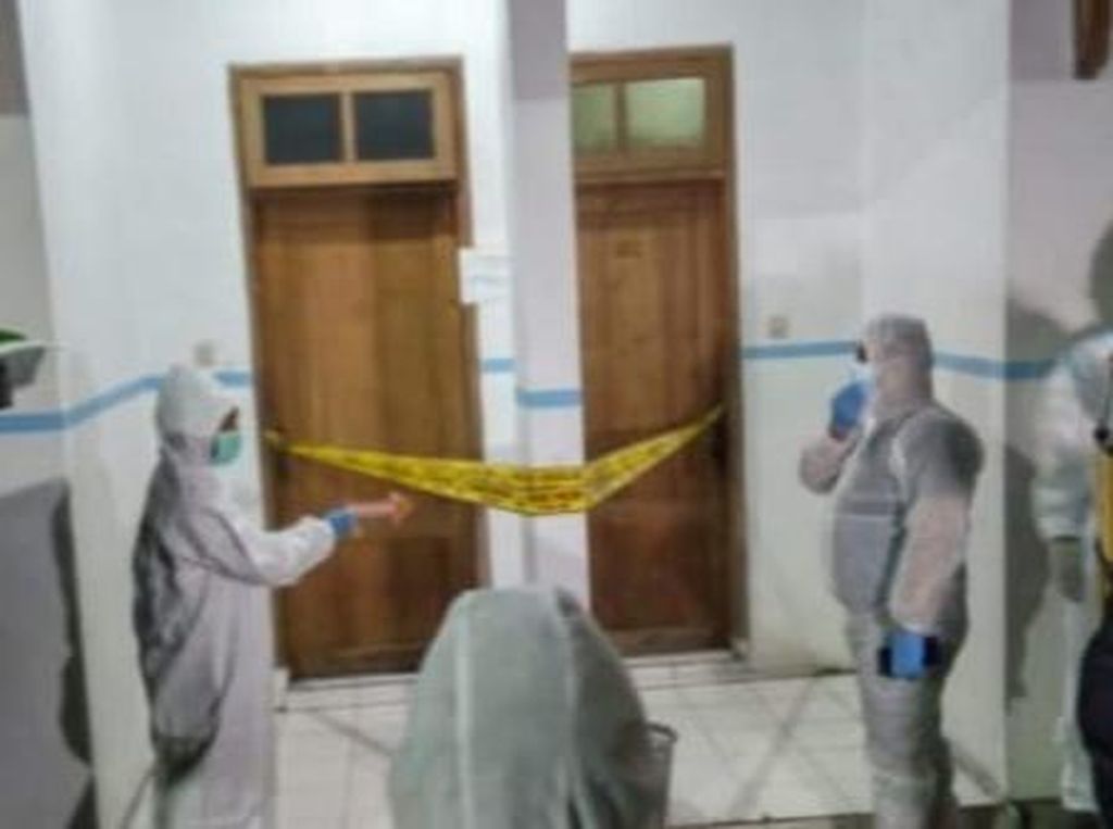 Warga Banyuwangi Dihebohkan Mayat Wanita Membusuk di Kamar Hotel Warga Banyuwangi Dihebohkan Mayat Wanita Membusuk di Kamar Hotel