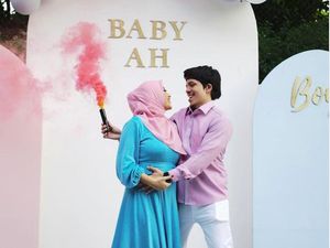 Atta Halilintar dan Aurel Hermansyah Umumkan Jenis Kelamin Anak Atta Halilintar dan Aurel Hermansyah Umumkan Jenis Kelamin Anak