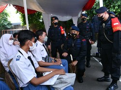 Brimob Polri Target Vaksinasi 38.000 Pelajar di Depok