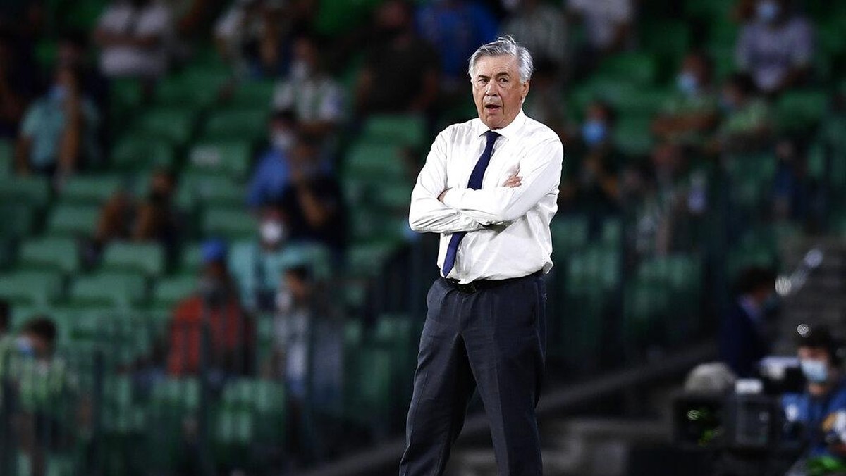 Pelatih Real Madrid Carlo Ancelotti menilai tidak ada tim yang benar-benar unggulan di Liga Champions musim ini (Foto: Getty Images/Aitor Alcalde)