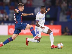 Carlo Ancelotti Kapok Utak-atik Posisi David Alaba