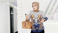 8 Gaya Medina Zein Bawa Tas Ratusan Juta Rupiah, Ditagih Utang Rachel Vennya