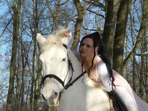 Ini Model Seksi yang Diterkam 2 Macan Tutul Saat Pemotretan