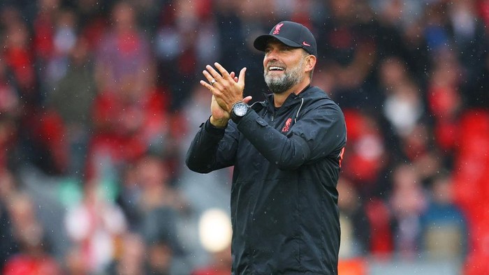 LIVERPOOL, ENGLAND - AUGUST 21: Jurgen Klopp, Manager of Liverpool applauds the fans following victory in the Premier League match between Liverpool and Burnley at Anfield on August 21, 2021 in Liverpool, England. (Photo by Catherine Ivill/Getty Images)
