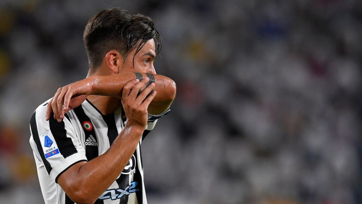 Ekspresi striker Juventus, Paulo Dybala, di laga melawan Empoli pada pekan kedua Serie A 2021/2022, Minggu (29/8/2021) dini hari WIB. (Foto: Giorgio Perottino/Getty Images)