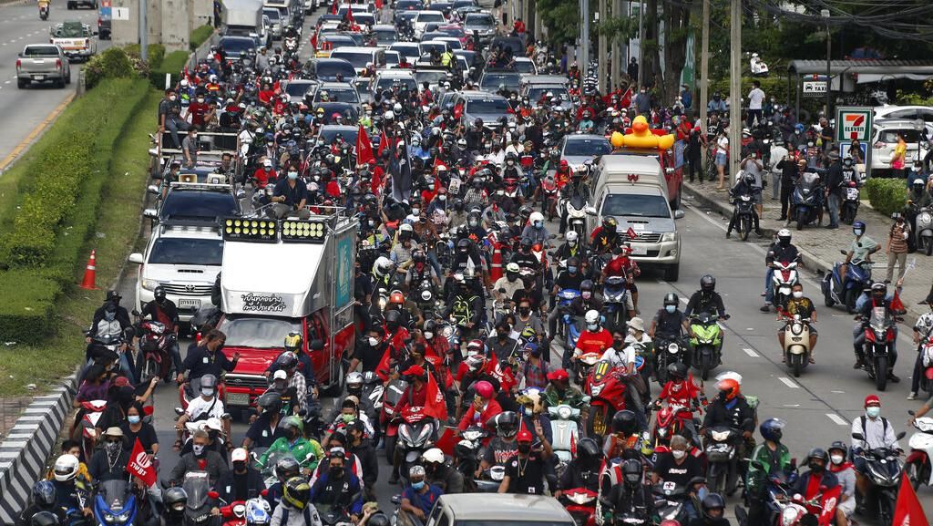 Kritik Penanganan Corona, Warga Thailand Konvoi di Jalanan Bangkok Kritik Penanganan Corona, Warga Thailand Konvoi di Jalanan Bangkok