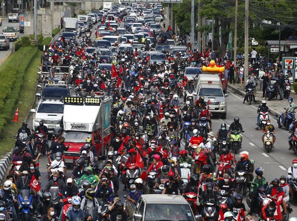 Kritik Penanganan Corona, Warga Thailand Konvoi di Jalanan Bangkok