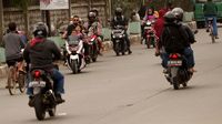 Aksi Menantang Maut Pemotor +62, Lawan Arus di Jalur Bandung-Garut