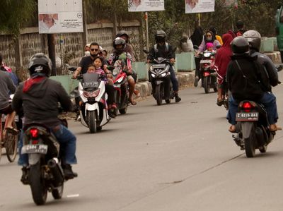 Aksi Menantang Maut Pemotor +62, Lawan Arus di Jalur Bandung-Garut