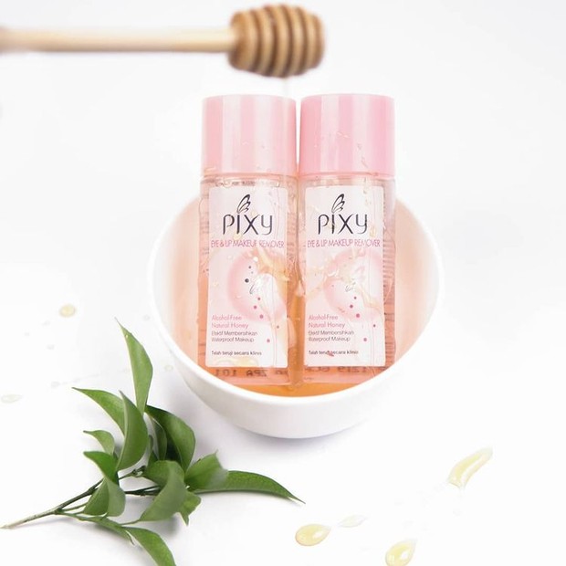 Lip Remover /Foto: Instagram/Pixycosmetics Bersihkan bibir menggunakan lip remover