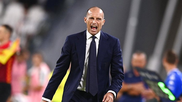 Juventus coach Massimiliano Allegri shouts instructions during the Serie A soccer match between Juventus and Empoli at the Allianz stadium in Turin, Italy, Saturday, Aug. 28, 2021. (Fabio Ferrari/LaPresse via AP)