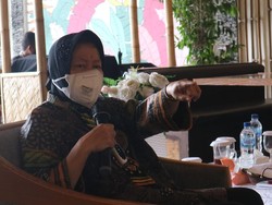 Risma Minta Bank Penyalur PKH Tegur Anak Buah yang Tak Salurkan Bansos