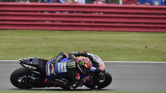 Fabio Quartararo menjadi juara di MotoGP Inggris 2021. (Foto: AP/Rui Vieira) Fabio Quartararo menjadi juara di MotoGP Inggris 2021. (Foto: AP/Rui Vieira)