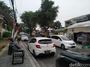 Bikin Macet, Parkir Liar Viral di Jl Tebet Timur Belum Ditertibkan