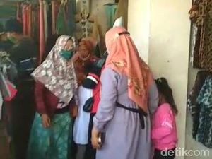 Pembelajaran Tatap Muka Bawa Berkah Bagi Toko Seragam Sekolah di Bojonegoro