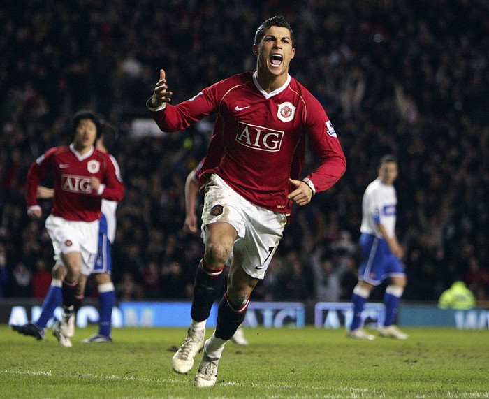 Cristiano Ronaldo resmi kembali ke Manchester United. 'Setan Merah' mengumumkan telah menyepakati transfer bintang Portugal itu dengan Juventus.