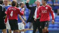 Cristiano Ronaldo merumput bersama Manchester United pada periode 2003-2009, sebelum kemudian hijrah ke Real Madrid.  Getty Images/Alex Livesey.  