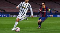 Kini kabar kepindahan Ronaldo dari Juventus menjadi perhatian para penikmat sepakbola dunia. Saga transfer Cristiano Ronaldo baru berjalan hari Jumat (27/8/2021) ini, ketika ia dirumorkan merapat ke Manchester City. Rumor itu memicu Manchester United ikut bergerak dan mendekati mantan pemainnya tersebut. Getty Images/David Ramos.  
