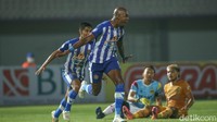 Terus menekan, Persiraja akhirnya berhasil mendapatkan hasilnya. Lewat skema umpan silang, Persiraja berhasil menyamakan kedudukan menjadi 1-1 pada menit ke-32.