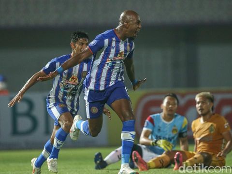 Persiraja Banda Aceh merayakan gol ke gawang Bhayangkara FC.