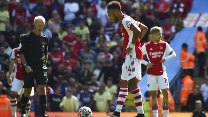 Arsenals Pierre-Emerick Aubameyang is dejected after Manchester City scored their third goal during the English Premier League soccer match between Manchester City and Arsenal at Etihad stadium in Manchester, England, Saturday, Aug. 28, 2021. (AP Photo/Rui Vieira)