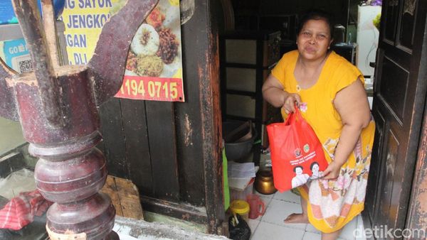 Ribuan Paket Sembako untuk Warga Terdampak Pandemi di Tangerang