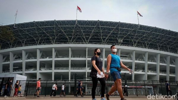 Jakarta PPKM Level 3, Warga Ramai-ramai Olahraga di GBK
