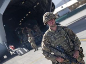 Ratusan Penerjemah Pasukan Inggris Belum Dievakuasi dari Afghanistan Ratusan Penerjemah Pasukan Inggris Belum Dievakuasi dari Afghanistan