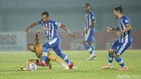 Peluang demi peluang pun didapatkan Bhayangkara FC untuk menambah keunggulan namun belum ada yang membuahkan hasil.