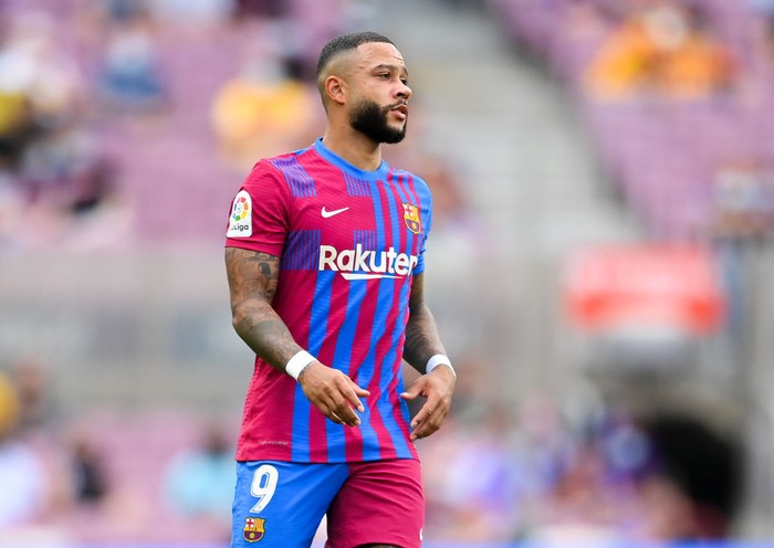 BARCELONA, SPAIN - AUGUST 29: Memphis Depay of FC Barcelona looks on during the La Liga Santader match between FC Barcelona and Getafe CF at Camp Nou on August 29, 2021 in Barcelona, Spain. (Photo by David Ramos/Getty Images)