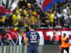 Diketahui, Messi dikontrak selama 2 tahun setelah pada bulan Agustus lalu mengumumkan tak bakal lanjut merumput bersama Barcelona. Di PSG, Messi mendapat gaji fantastis senilai 35 juta euro per tahun. AP Photo/Francois Mori.