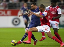 Dia cuma sempat melakukan aksi umpan 1-2 dengan Kylian Mbappe tapi digagalkan lawan.  