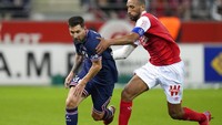 Lionel Messi dari PSG beraksi selama pertandingan sepak bola Liga Satu Prancis antara Reims dan Paris Saint-Germain, di Stade Auguste-Delaune, Reims, Prancis, Minggu (29/8/2021) waktu setempat.  