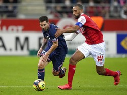 Lionel Messi dari PSG beraksi selama pertandingan sepak bola Liga Satu Prancis antara Reims dan Paris Saint-Germain, di Stade Auguste-Delaune, Reims, Prancis, Minggu (29/8/2021) waktu setempat.  