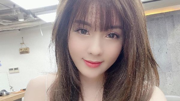 10 Foto Guru Terseksi yang Viral Bikin Murid-muridnya Terpesona