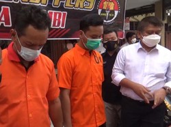 Ayah-Anak di Jambi Edar Sabu Pakai Motor Polisi Palsu Ditangkap!
