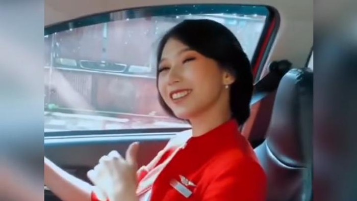 Begini Rupanya Bila Pramugari AirAsia Bawa Taksi Online Begini Rupanya Bila Pramugari AirAsia Bawa Taksi Online