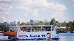 Bebek Paris, Bisa Jalan-Jalan di Kota dan Mengapung di Air