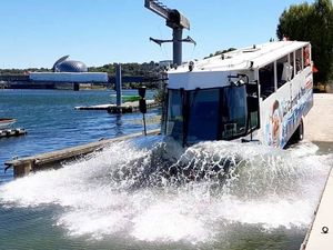 Asyik Nih, Naik Bus yang Bisa Berubah Jadi Perahu, Siapa Mau?