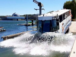 Asyik Nih, Naik Bus yang Bisa Berubah Jadi Perahu, Siapa Mau?