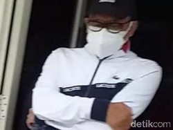 Ini Penampakan Bupati Probolinggo dan Suami Saat Keluar dari Polda Jatim