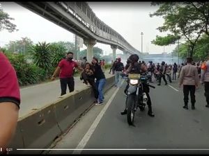 Demo Pendukung HRS di Cempaka Putih Ricuh, Sejumlah Orang Diamankan Polisi